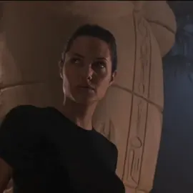 وين انت واني وين  #angelinajolie 