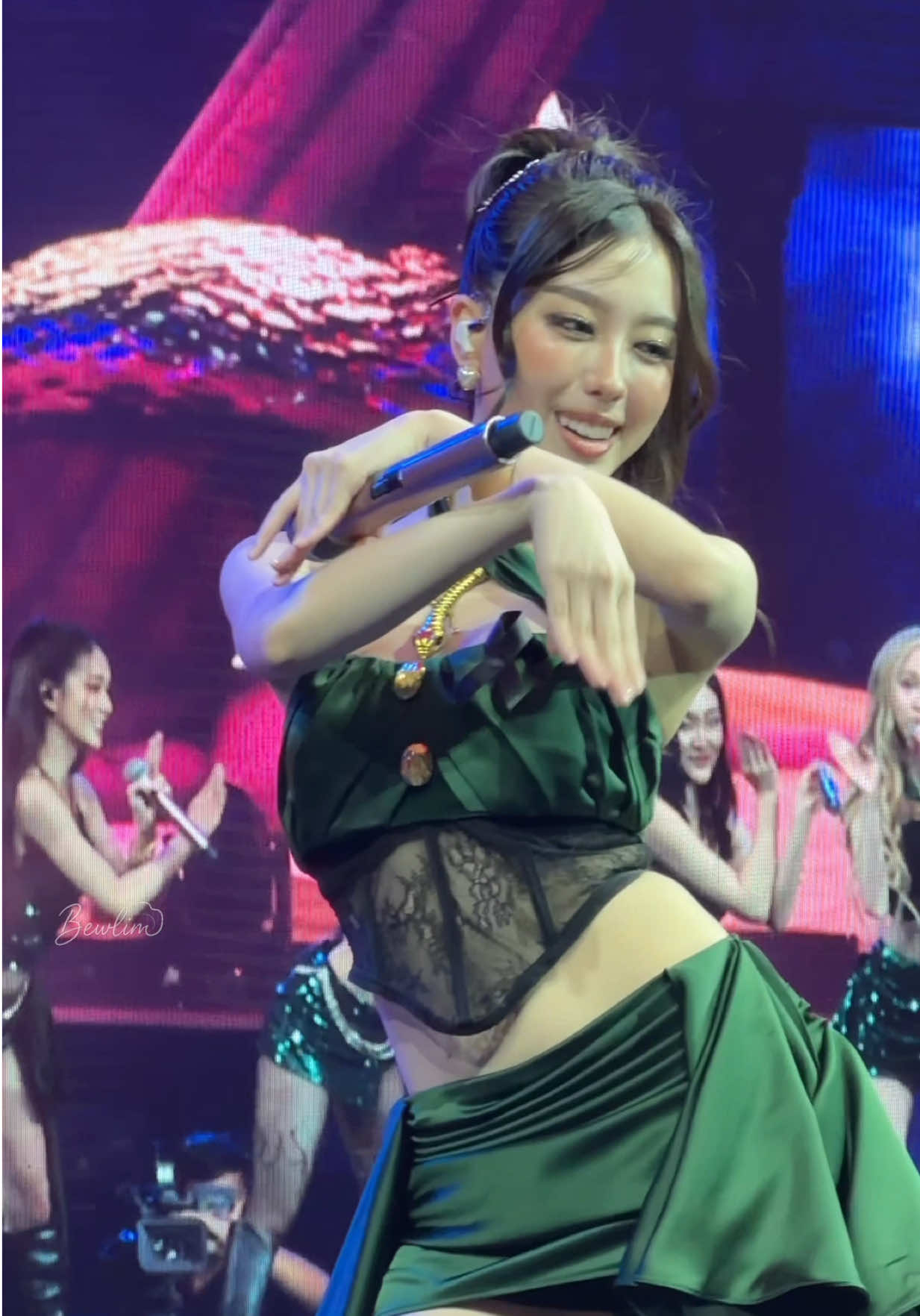 สวยเริ่ดมากอ๊ะ🐰💚 @aheyekrn_ #Aheye4EVE #อ๊ะอาย4EVE #4EVE #EnchantedFestx4EVE #EnchantedFest2025 