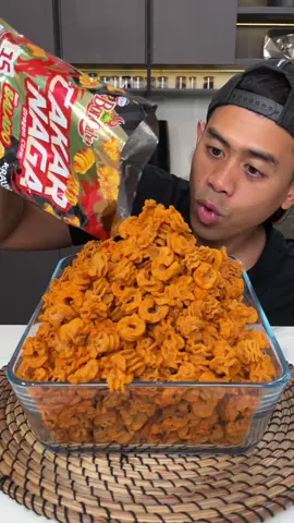 Gue nemu harta karun di dunia per snack an pedas. Cakar Naga bukan cuma nama tapi bentuknya juga kayak cakar naga beneran. Kriuknya dapet, pedesnya khas BonCabe. Fix, masuk snack pilihan! @Official BonCabe 