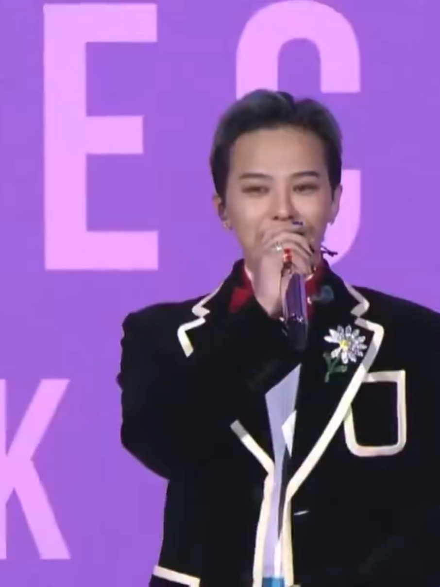 OMG SO PROUD OF U OUR LEADER GDRAGON 😭😭😍😍😍 SEEING THE WORLD LEADERS AMAZED BY THE AURA OF OUR LEADER GDRAGON MAKE US VERY PROUD !! 😭😭😍😍😍🔥🔥🔥🔥🔥🔥 OUR LEADER GDRAGON PERFORMING AT APEC 2025 KOREA TONIGHT 😭😍 LOOOK 🔥😎👑👑👑👑👑👏👏👏👏👏👏 #GDRAGON2025  #APEC2025  #apec2025korea 