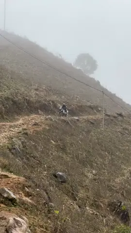 Bài thi này khó 🥵 #r1200gs  #adventure  #mocchau 