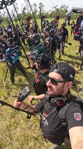 Así se vive un encuentro de detectorismo 💥 Amigos, risas, competencia y pura pasión por el hobby. Cada señal es una historia y cada encuentro, una nueva aventura. Esto fue el Rally Digger 4 en Río Grande del Sur, Brasil 🇧🇷 Cada kilómetro recorrido valió la pena… porque los verdaderos tesoros están en los momentos que compartimos. 🔥 Video completo en YT este viernes! #descubriendotesoros #deteccionmetalica #detexpertlatam #detectorismo #minelablatam  