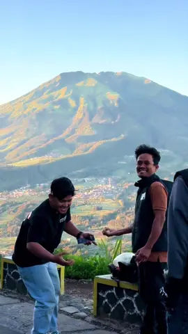 Kapan kalian mau kesini , Telomoyo seindah ini kawan  . . . #aestheticvibes #mettosmile #fyp @Wonderful Indonesia @Pesona Indonesia @@𝖑𝖆𝖓𝖆𝖒𝖆𝖚𝖑 