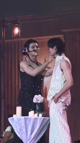 LOVE SHOT !? AM I ATTENDING THEIR WEDDING RN !? #PondPhuwinFanconD1 #PondPhuwin #ppnaravit #phuwintang #gmmtv 