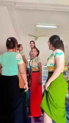 #ဘာရောင်လေးလဲ🤪❤️😘🌹 #fppppppppppppppppppp #အပေါင်းလေးနှိပ်😁အသဲလေးပေးသွားနော်😍😍 #fypage 