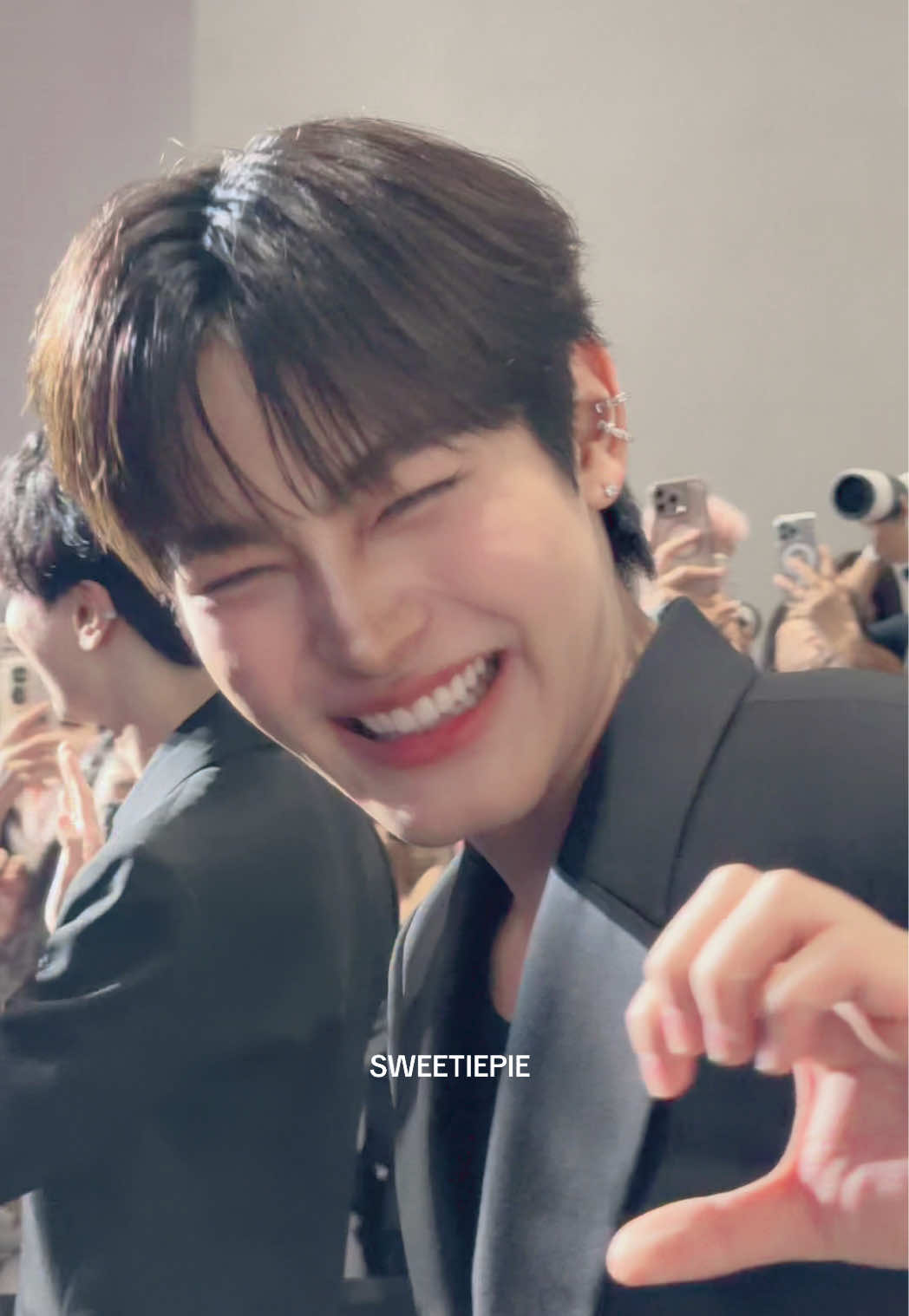 ฮืออออออ ชั้นแพ้คนสวยยย ฮือออออ คอปเปอร์อยากเป็นลูกแม่ม้ายยย ฮืออออ ฮืออออ ยิ้มนางฟ้ามาก ไม่ไหว 😭 #copperphuriwat @Copper 