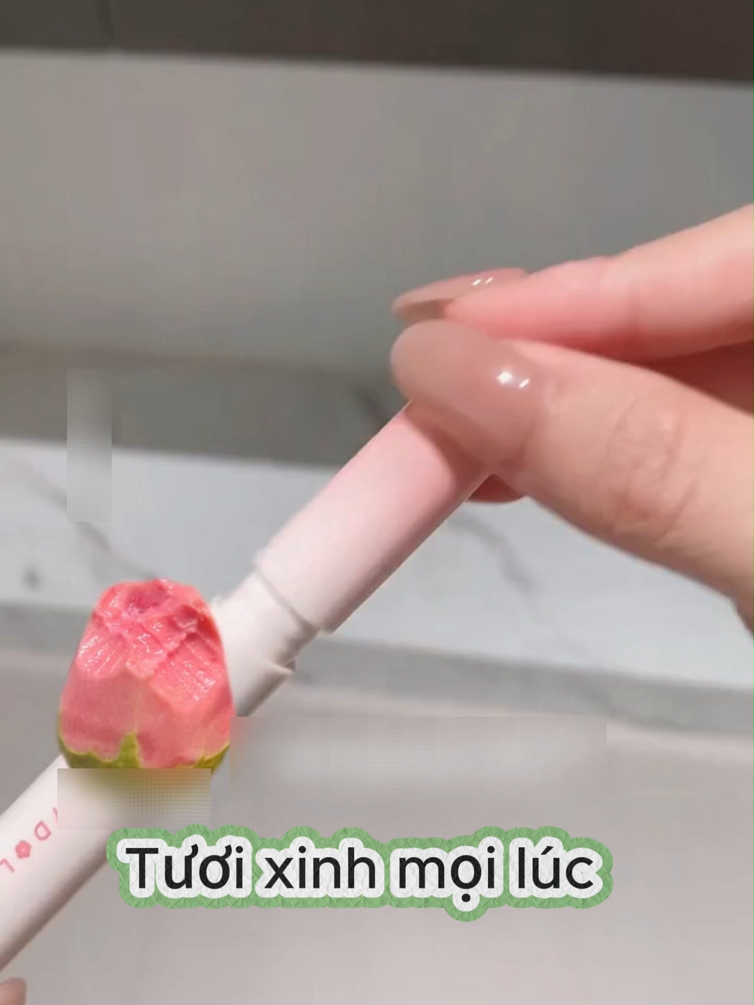 Các bạn có cảm thấy son môi thật sự rất quan trọng không? Không dính cốc, không phai màu, mình thật sự quá thích luôn!