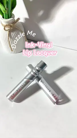 Bibir glossy, warna stay seharian 💅 #DazzleMe #VinylLipLacquer #LipGlossTrend #LipProduct #glossylips 