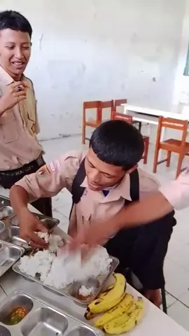 jam rawan😂 #makananbergizi #mbg #pemalanghits #smkbisasmkhebat 