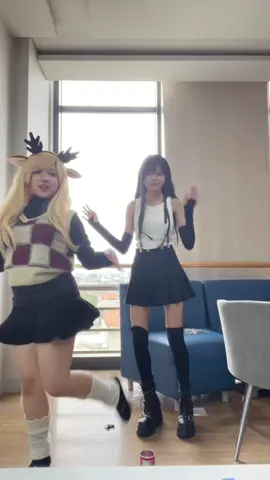 Posting this one tew.. cuz is fye  @star ✩°｡⋆⸜ 🎧   #deltarunecosplay #noelleholiday #noellecosplay #deltarune 