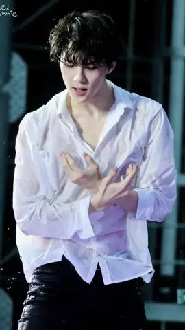 ⁡완벽하게 물에 젖어도 멋있는 남자 #fyp #sehun #exo #추천 