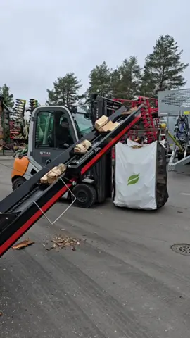 Did you know this? Since 2008, the Palax P90 has featured a discharge conveyor speed control!  On the Palax D360 Pro+, the control is located at the back of the machine, and adjusting it is super easy 👌 #Palax #PowerSpeed  #madeinfinland #firewoodprocessor #woodwork  