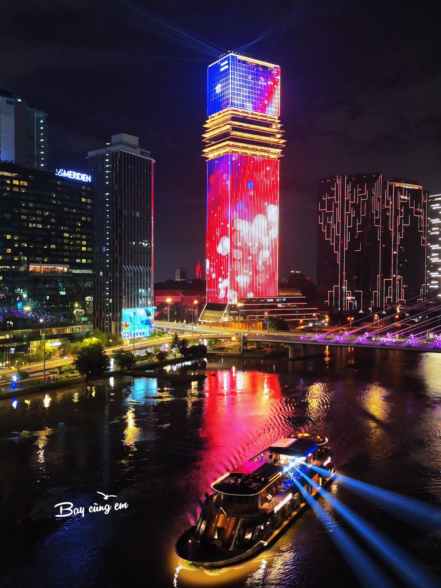 Chúc bà con xem được video này năm nay cưới luôn nha, book cái du thuyền ngắm 2 bên bờ sông Sài Gòn nữa thì hết nước chấm #saigon #hochiminh #vietnam #baycungem #trending