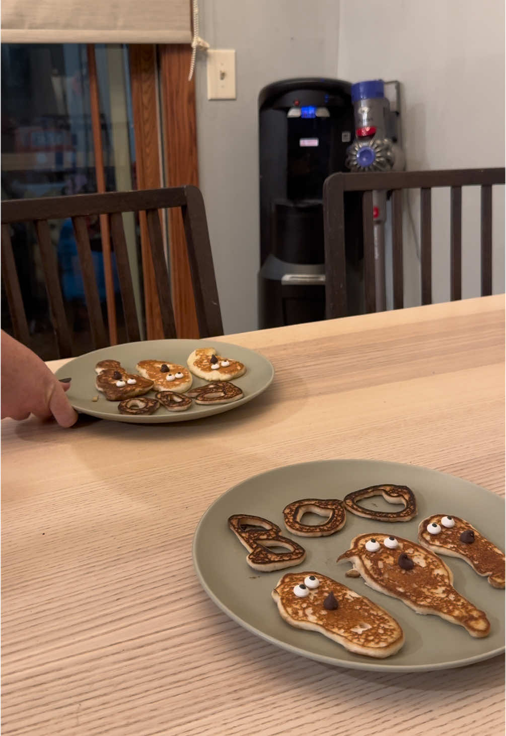 Happy Halloween 🎃👻💀 #halloween #halloweenbreakfast #momlife #toddlermom 