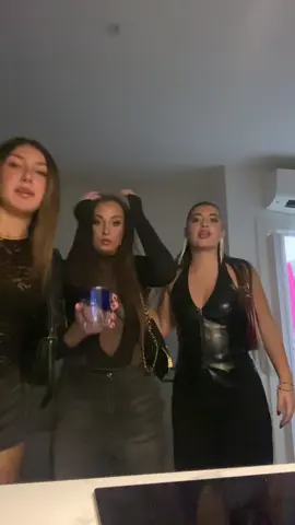 FIT CHECK PER ANDARE A BALLARE                                            ci stiamo prendendo gusto✌🏻 #fitcheck #disco #theclub #milano 