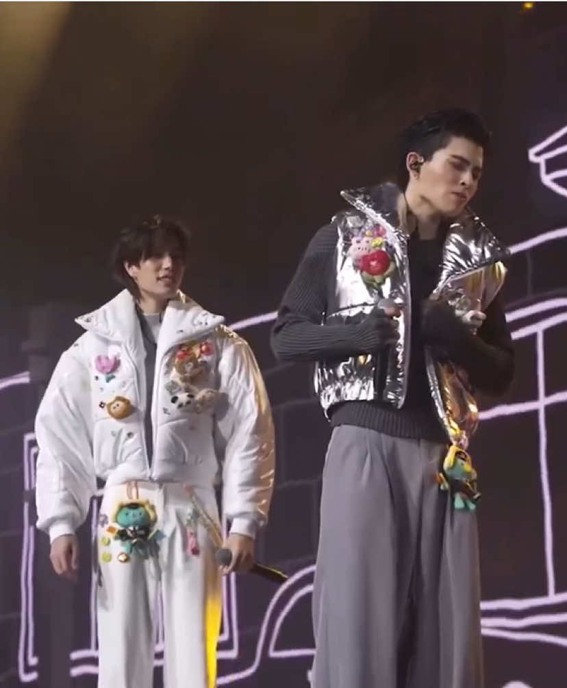 ไม่คิดว่าจะมีคนร้องพลงนี้ในคอน55555555555 #PondPhuwinFanconD1 #PondPhuwinFancon #ปอนด์ภูวินทร์ #PondPhuwin #gemini_nt 