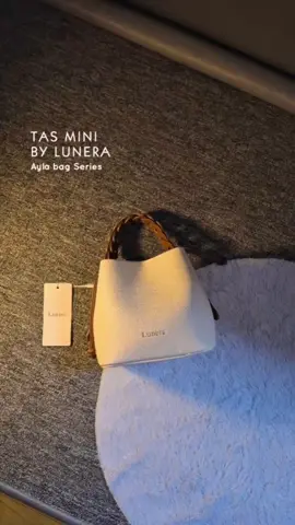 tas ini mungill tapi muat banyak barang mulai dari dompet, hp, parfum sampe ke cushion/bedak pun masuk✨️ #lewatberanda #sipalingaffiliate #rekomendasitas 