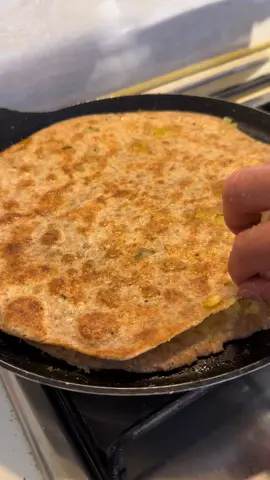 Saira🩷🇮🇹 Aa ja tano Aluo wala paratha ma khawa dayia 😋 #paratha#aluoparathalovers #foryoupage❤️❤️ #winter ❤️