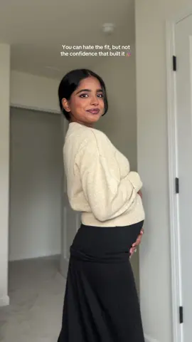 felt so chic in this long skirt & cozy sweater 🫶🏽 fall chic is officially becoming my go to style lately @H&M sweater & skirt #hatemyoutfit #outfitoftheday #falloutfits #confidentoutfit 