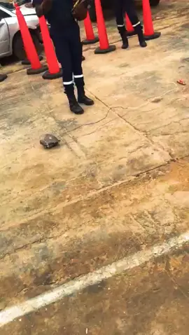 PRUDENCE AVEC LES AIR BAG. CEINTURE DE SÉCURITÉ OBLIGATOIRE. 