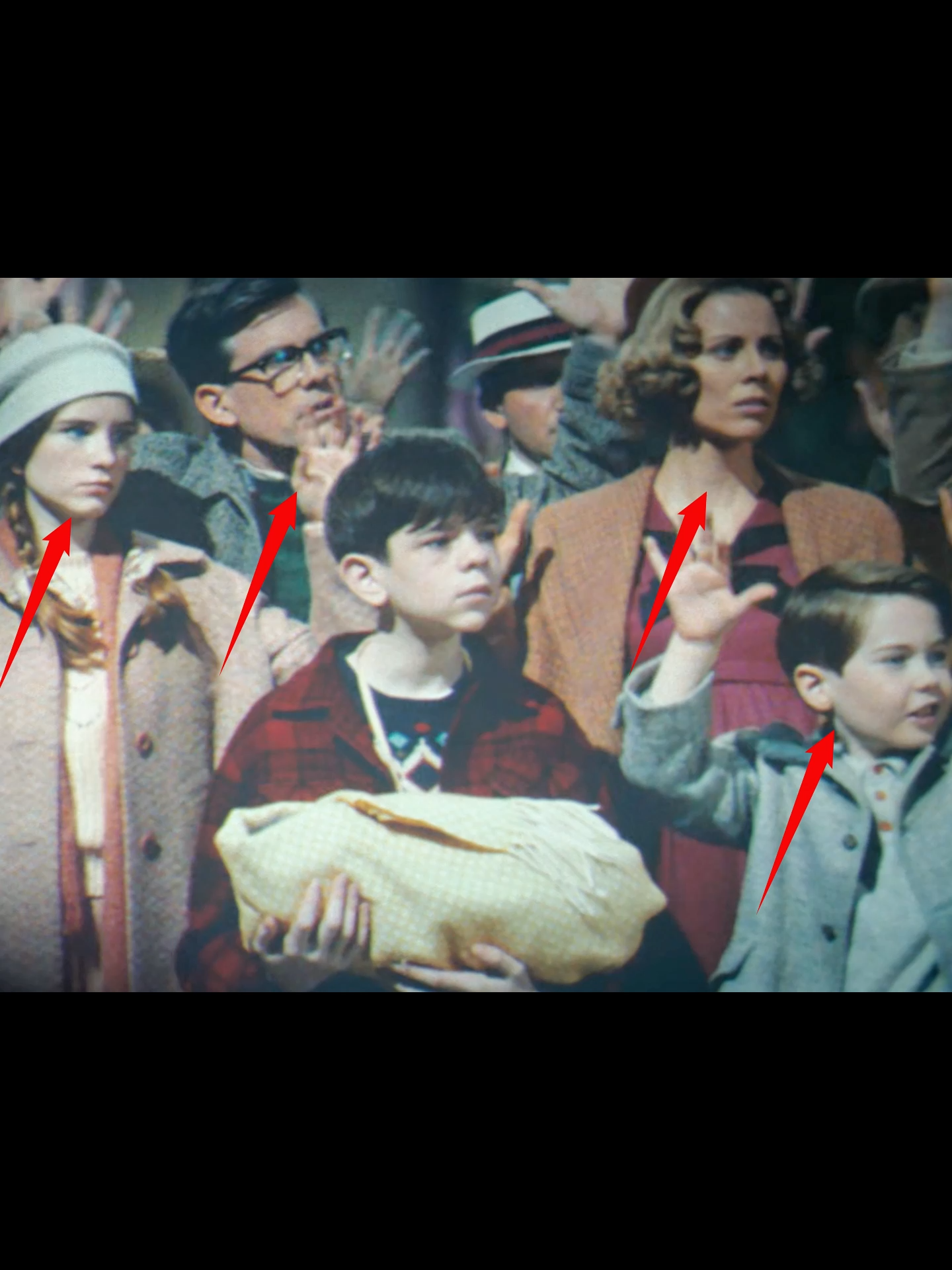 Do you know why the family in The car appears in the movie?#tvshowsnow #itwelcometoderry #hboseries #trending #welcometoderry #stephenking #derrymaine #StephenKing