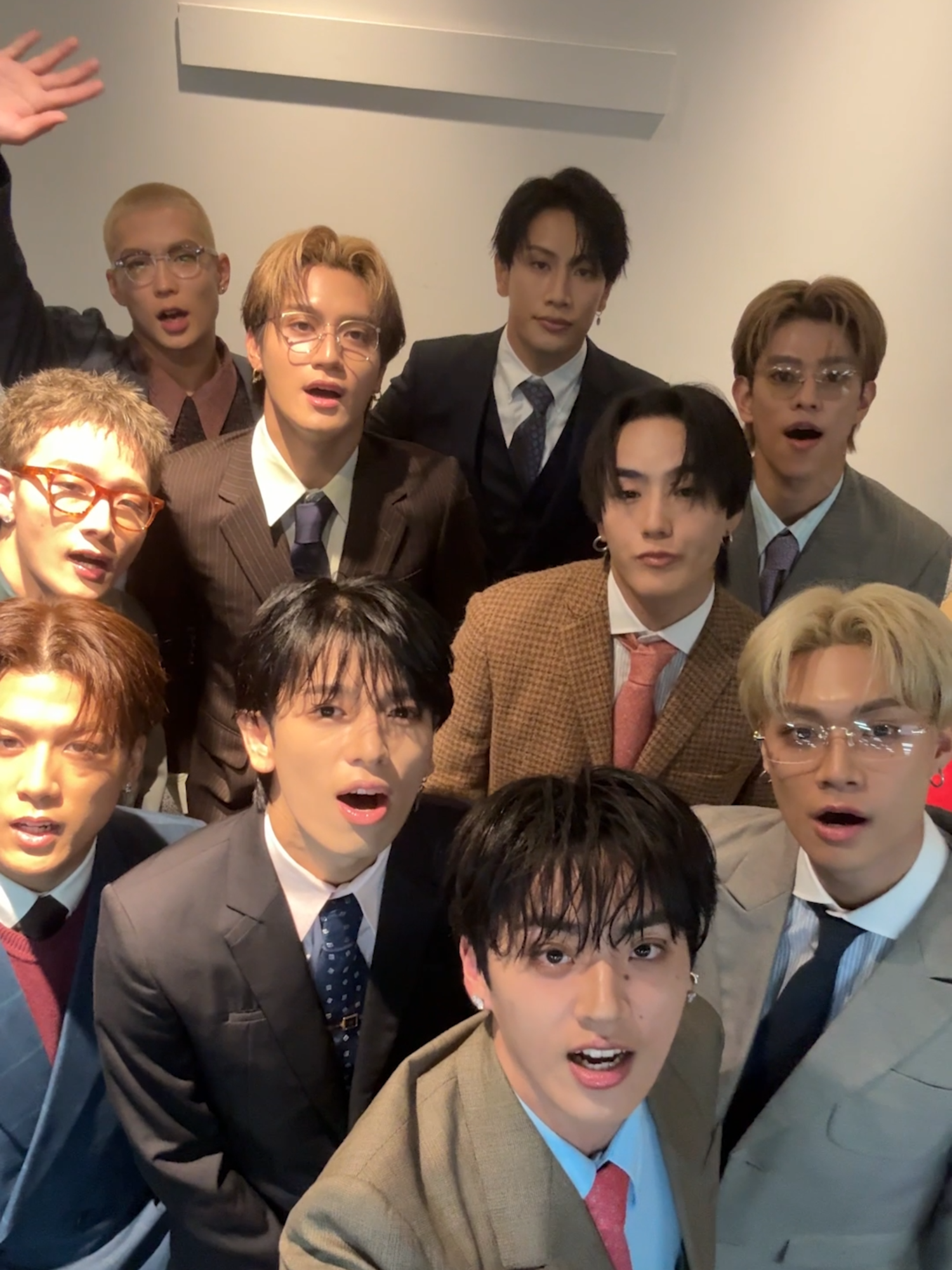 【THE JET BOY BANGERZ 2026 カレンダー】 テーマは「Day Job, Night Soul」 11/3(月・祝)23:59までのご予約で特典をプレゼント💻🩶 🛒予約受付中 https://www.exiletribestation.jp/item?category_ids=968 @the_jet_boy_bangerz #THEJETBOYBANGERZ #TJBB #2026カレンダー #EXILETRIBESTATION #ETS