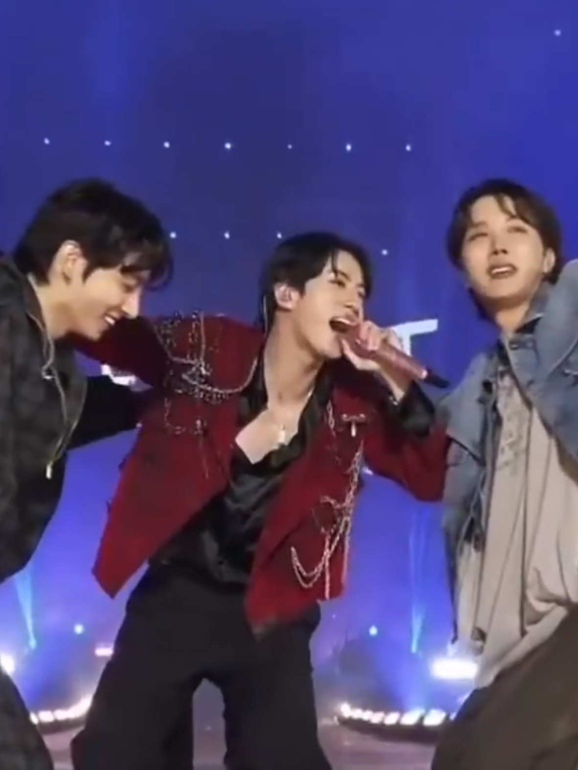 MY UNIVERSE 💜🫂 #jinconcert #runseokjineptour #hopejinkook #jk #explore 