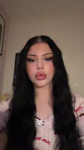 when she looks like a pnd song … u won 