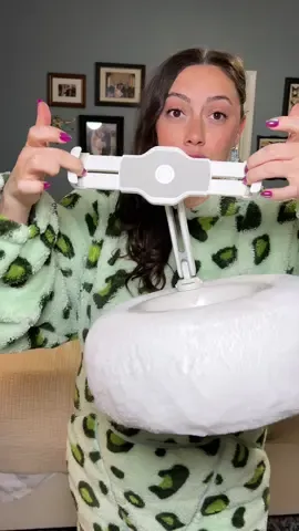 The famous cozy snack bowl tablet holder!!! 😆 #snackbowltabletstand #tabletstand #giftideasforher #tiktokshopcybermonday #tiktokshopblackfriday  . . . @Normic 