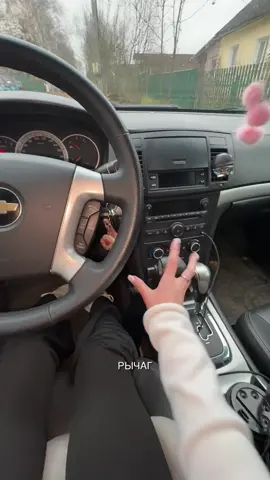 Когда кто- то без значка инвалида ставит машину на инвалидное парковочное  место, я просто таким машинам перекрываю проезд и хожу по своих делам. Потому что вокруг полно свободных обычных парковочных мест 😉#инвалид#ручноеуправление#колясочник#инвалидзарулем