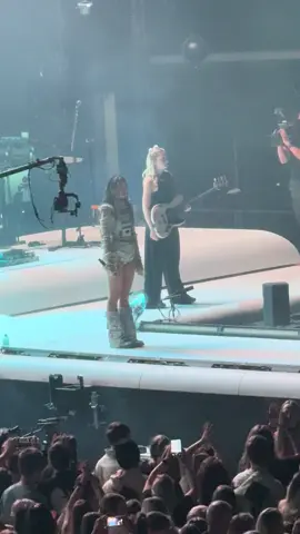 @Nina Chuba fucked up #ninachuba #arenatour #fuckedup 