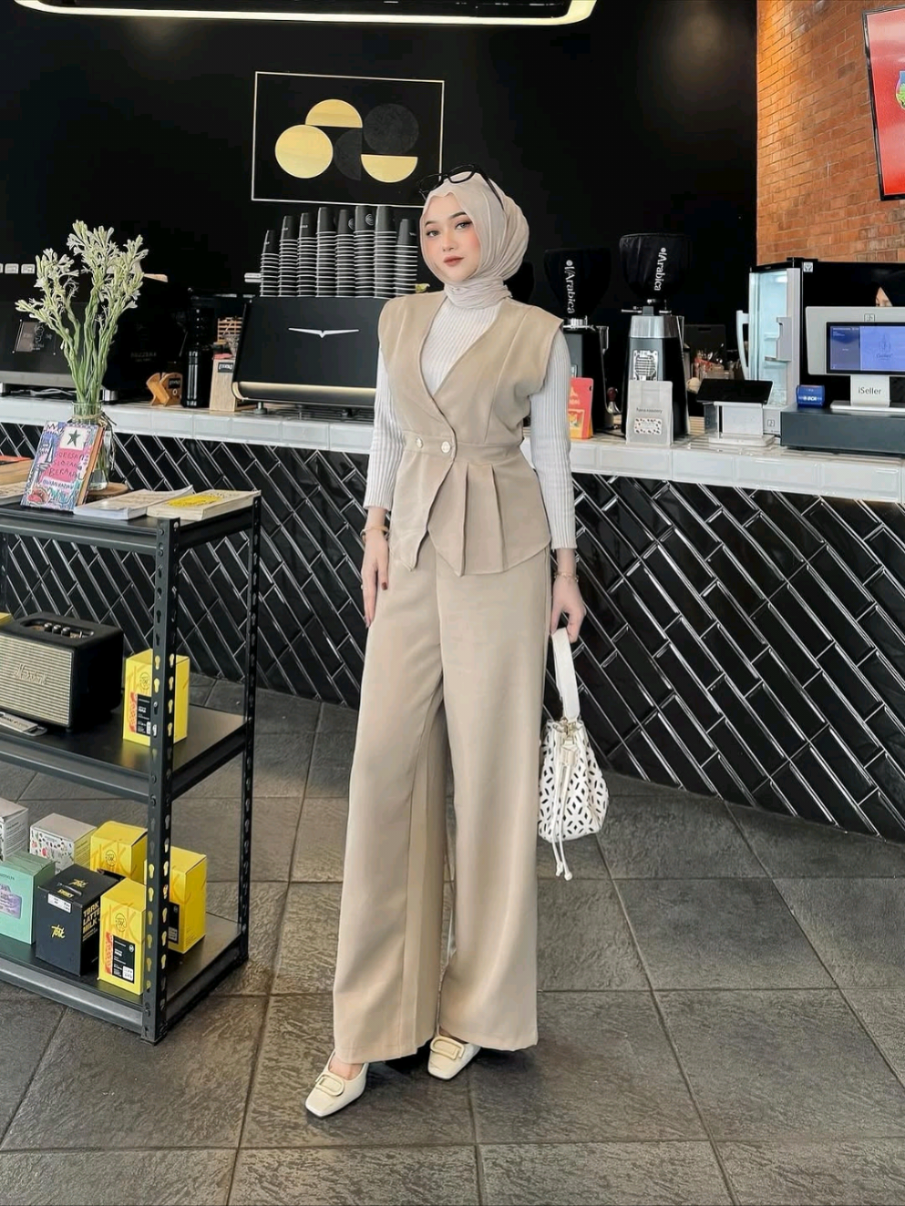 Setelan Vest Tanpa Iner by Aymcollection  #oneset #setelanwanita #vest #spilloutfit #cleanoutfits 