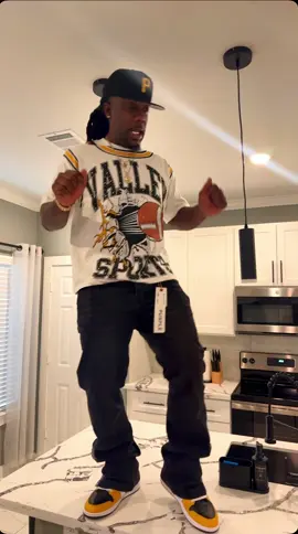 I like’em hot the ones that don’t tell me to stop eat 🍆 swallow 🥜 🦅🤞🏾🖤 #fyp #juvenile #iammanetane 