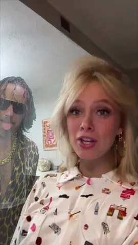 All the ghosts are out at Halloween 👻 🤪 @lylabiggz #taylorswift #tongueout #ghost #elpapi #loco