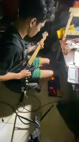 Tulus - labirin (interlude Looper) #tulus #covergitar #gitarelectric #covers #gitarcover 