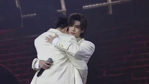 IM CRYINGGGGGGGG #PondPhuwinFanconD1 #ปอนด์ภูวินทร์ #pondphuwin #ppnaravit #phuwintang 