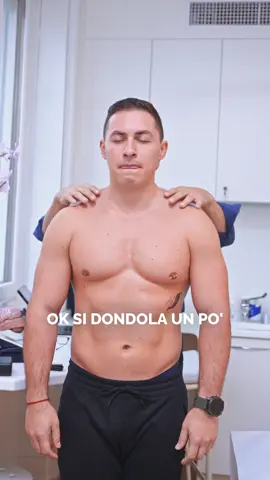 Oggi siamo con Domenico, e sì ragazzi… ha 35 anni ma sembra davvero ne abbia 23! È arrivato da me con un fastidio alla spalla, probabilmente legato ai suoi allenamenti intensi. Nonostante questo, ha una forma fisica impeccabile ed è super in forma. 💬 I sovraccarichi da allenamento non vanno sottovalutati: ascoltare il corpo è fondamentale per evitare stop. 👐 Con il trattamento mirato stiamo lavorando per ridargli piena mobilità e farlo tornare ad allenarsi al meglio. 🎥: @delos.lab #Chiropratico #Spalla #Dolore #Recupero #Chiropraticomilano      