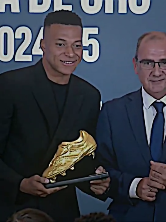 لحظة استلام مبابي جائزة الحذاء الذهـبي 😮‍💨🔥 ! .. #دايموند💎 #درافن #مبابي #تيم_ملوك_العالم 
