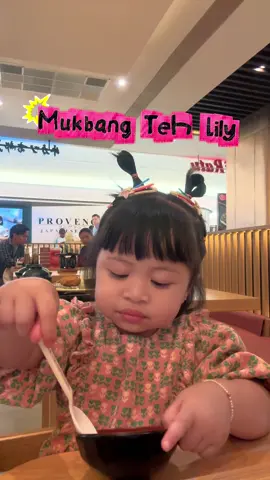 Anteng banget yaa makannya ❤️😇