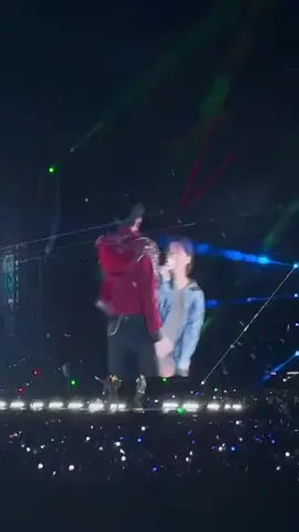 #BTS💜 #jin💜 #jhope💜 #jk💜🐰😍 Какие же они довольные,что вышли на сцену к АРМИ😍