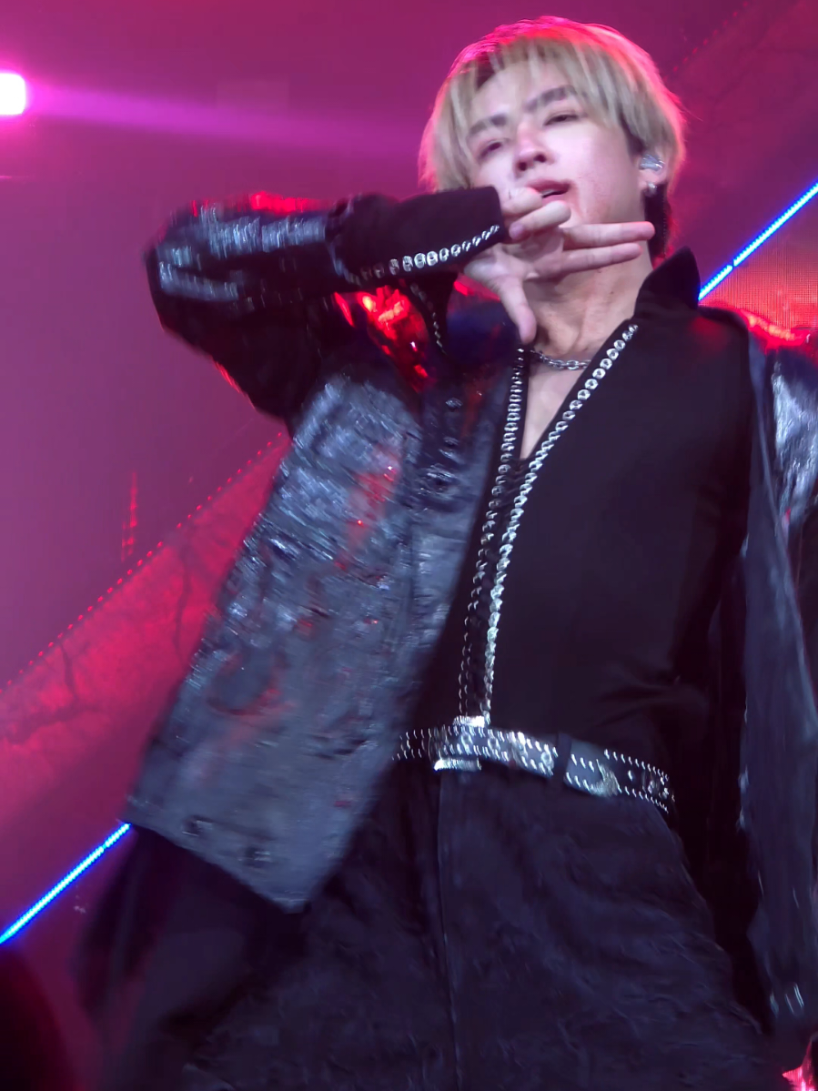 ฮาร์ท LOVE SHOT 🔥🔥🔥🔥🔥 เซ็กซี่เกิ๊นนน  #HEARTchuthiwat  #EnchantedFest2025xBUS #EnchantedFest2025 #loveshot @HEART BUS 