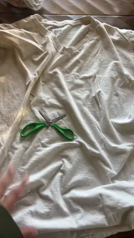 I’m keeping the traditions going in my house 💪🏽 tengo trapos nuevos para limpiar la casa #rags #oldclothes #recycle #brownhousehold 