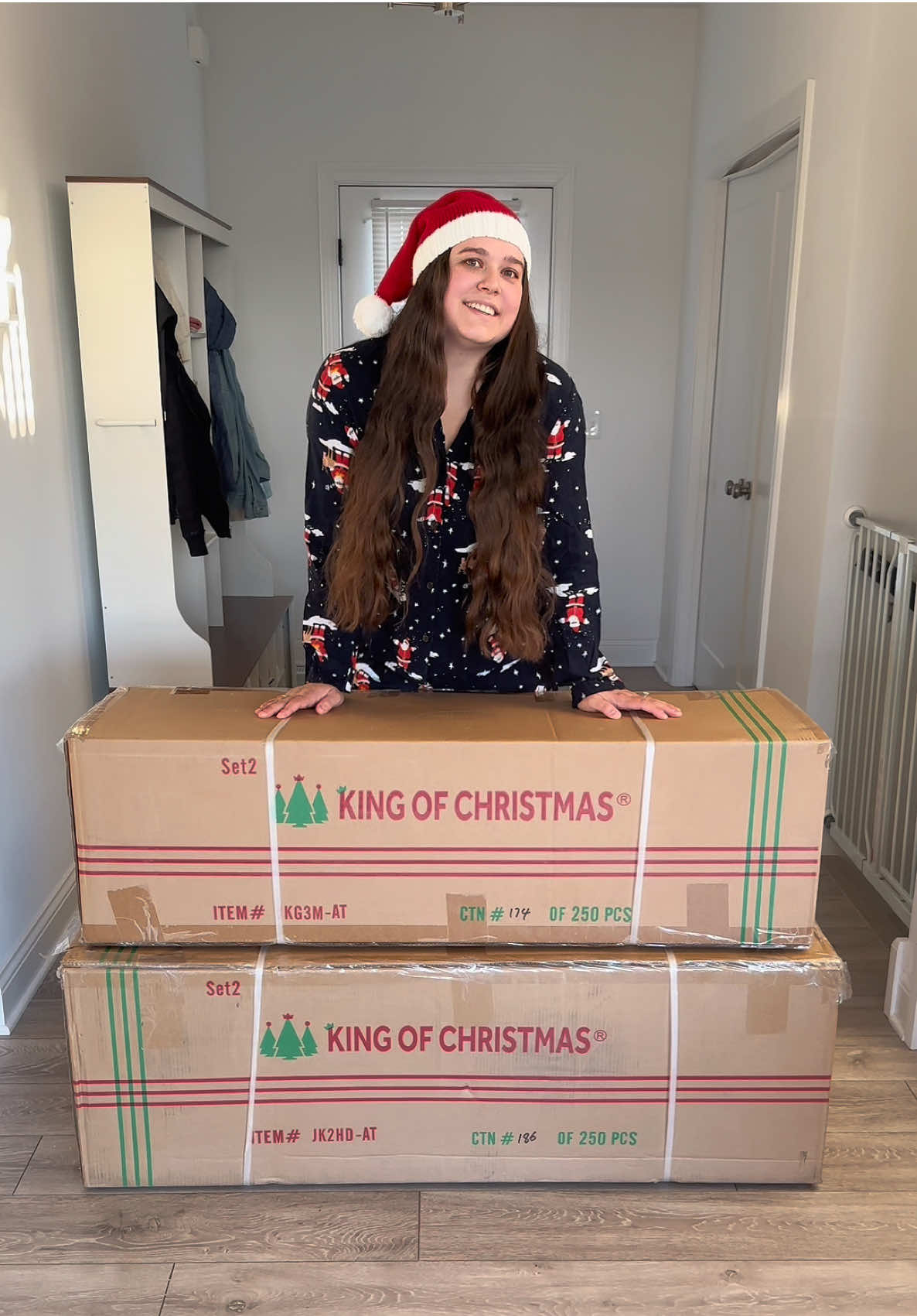 She’s defrosting. You know what that means… 🎄🎶 @kingofchristmas #shesdefrosting#shesdefrostingc#christmasera h#holidayvibeschristmasiscoming 