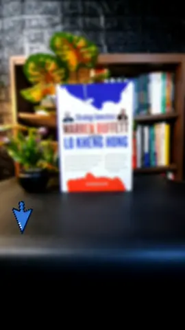 Buku ini membahas strategi investasi dari dua tokoh besar dunia pasar saham — Warren Buffett dan Lo Kheng Hong. Dijelaskan bagaimana keduanya membangun kekayaan melalui prinsip value investing, kesabaran, serta analisis fundamental yang cermat. Cocok bagi pemula maupun investor berpengalaman yang ingin belajar berpikir seperti investor legendaris. #belajarinvestasi  #Investasi #WarrenBuffett #LoKhengHong