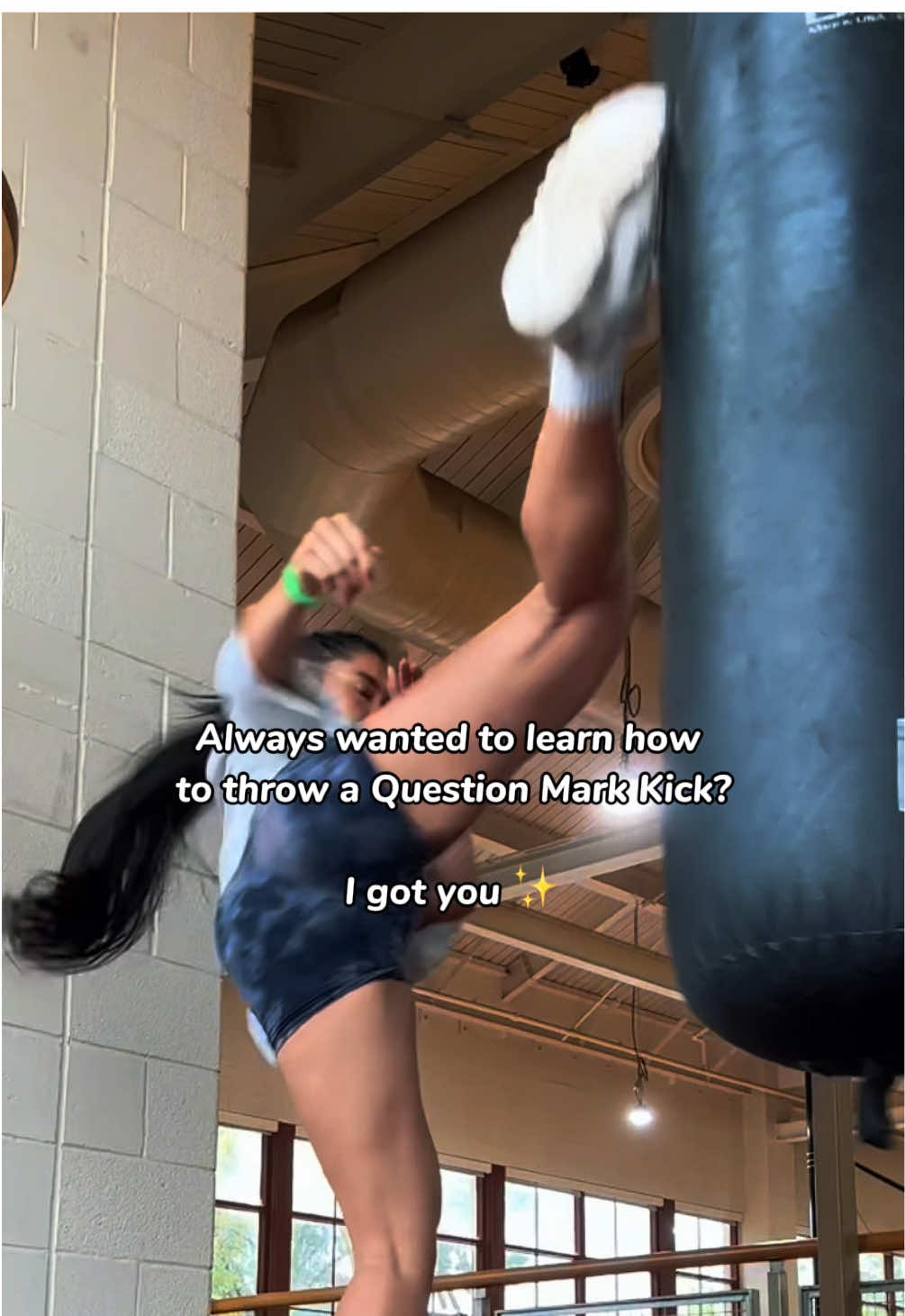 Question mark kicks are one of the more advanced strikes but once you get it down…You’ll be addicted to throwing them during sparring! It’s a sign of great hip mobility and balance, just be careful of using them too much - it’s easy to get swept 🧹  . . . #muaythai #tutorials #fyp #bagwork 
