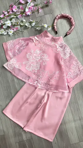 Set áo dài cách tân kèm bờm cho mẹ và bé gái 8-58kg hoạ tiết hoa thêu xinh xắn 🥰🥰🌷🌷#aodaibegai #aodaichobe #aodaitet #aodaicachtan #setbegai #doxinhchobe #quanaobegai #xuhuongtiktok #quanaotreem#thoitrangchobe #xuhuong #foryou #viral #OOTD #thoitrang #leokidsxinchao #quanaohottrend #thịnhhành #outfit #baby #embedangyeu #mebimsua 