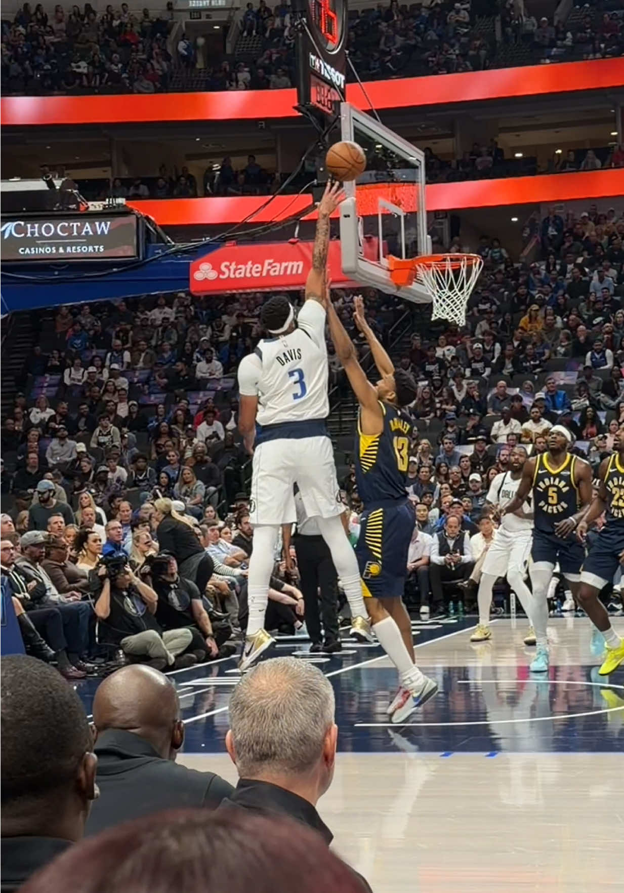 The exact moment Anthony Davis got hurt last game. We need AD healthy to make a run for my Mavs! 🙏 #NBA #anthonydavis #mavs @House of Highlights 