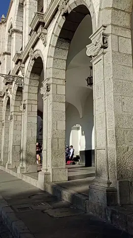 Viaja con #jatperu  Arequipa, hermosa ciudad blanca. impresionante arquitectura colonial, volcanes activos y los impresionantes cañones más profundos del mundo, el Colca y Cotahuasi. #arequipa_perú #explorers #grouptravel #colca 