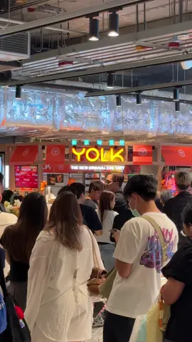 สวัสดีชาวสุขุมวิท YOLK สาขา Emsphere เปิดแล้วค้าบ 🐣 #YOLK #YOLKThailand #YOLKatEmsphere  #YOLKAHappyEggTart #โยล์ค #Theneworiginaleggtart #Eggtart #Emsphere  #ทาร์ตไข่