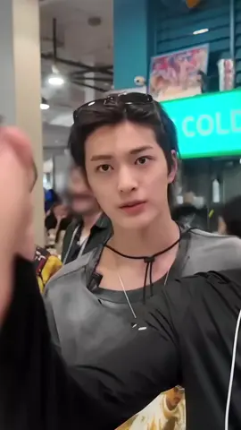 Salfok kalo lagi waras cakep bgt😭 btw kalung kita sama loh wkwk #keonho #cortis #bighit #kpop #fyp 